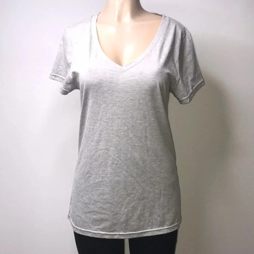 West Loop Size XL Women’s Fitted V-Neck Grey T-Shirt. New With Tags.